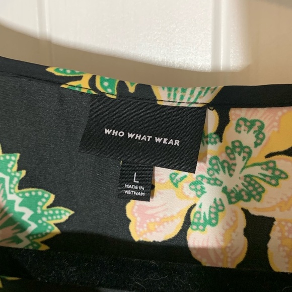 5/$25 Item: Who What Wear Floral Blouse - Picture 3 of 9